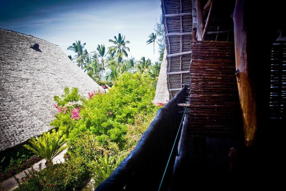 Palumboreef Beach Resort Uroa Bagian luar foto