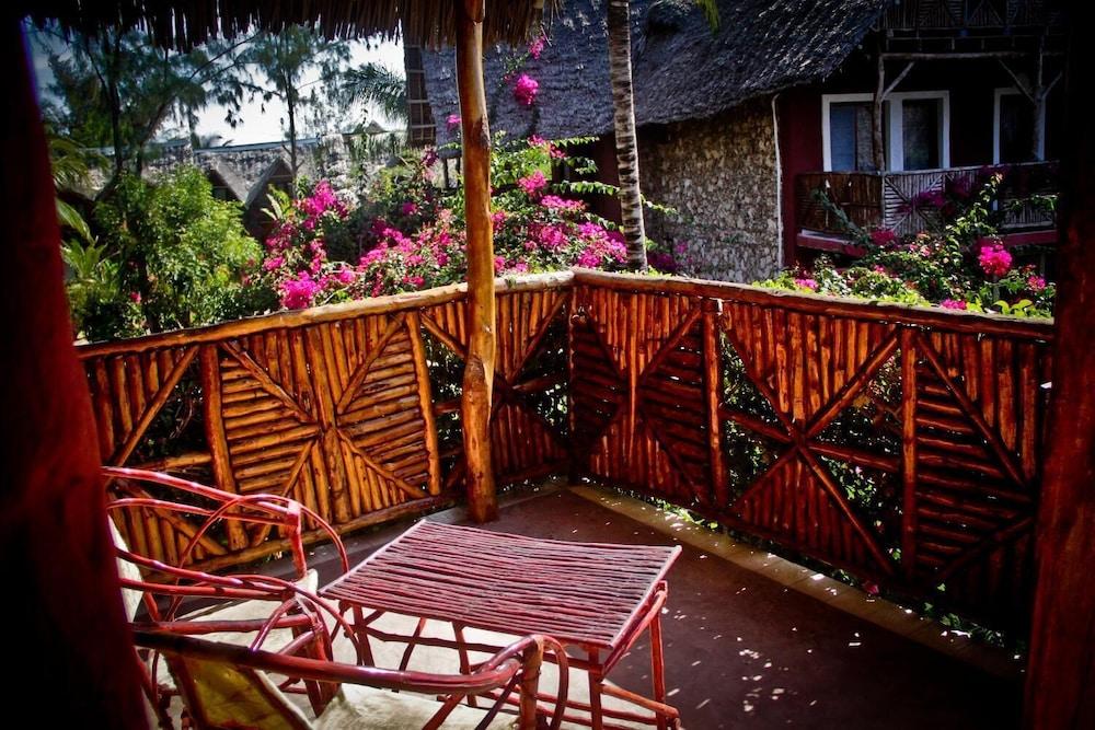 Palumboreef Beach Resort Uroa Bagian luar foto